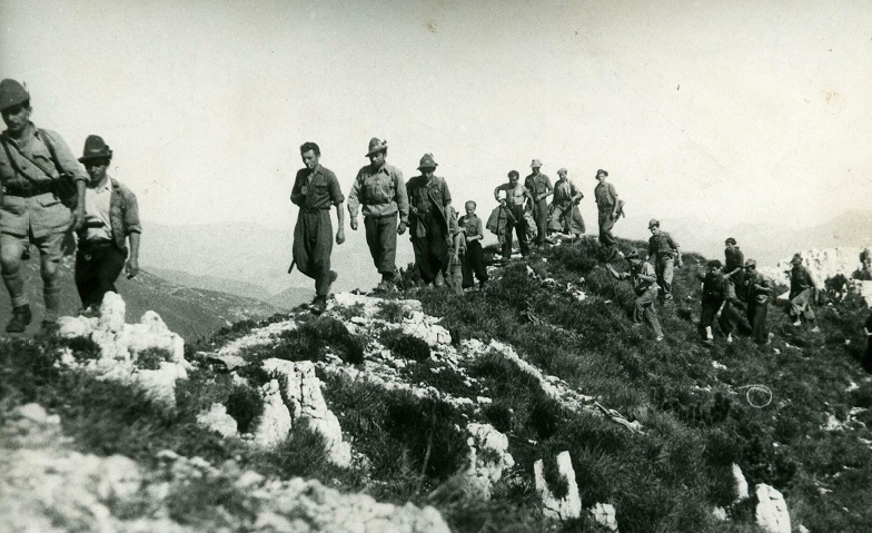 Partigiani in montagna (1945) © Archivio storico della Resistenza bresciana e dell’età contemporanea
